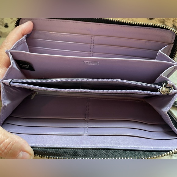 Coach zip around wallet - Picture 3 of 3